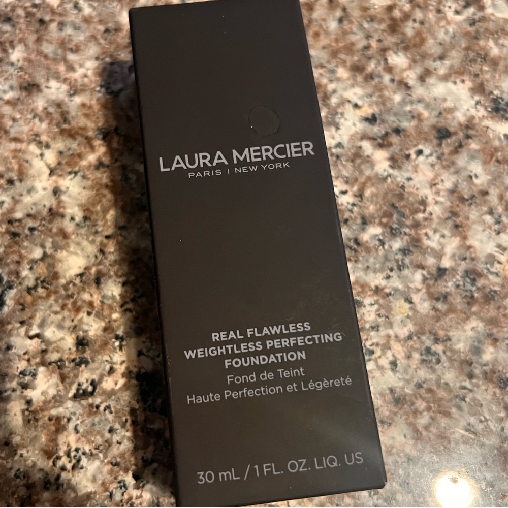 Laura Mercier Real Flawless Weightless Perfecting Waterproof Foundation 2C2
